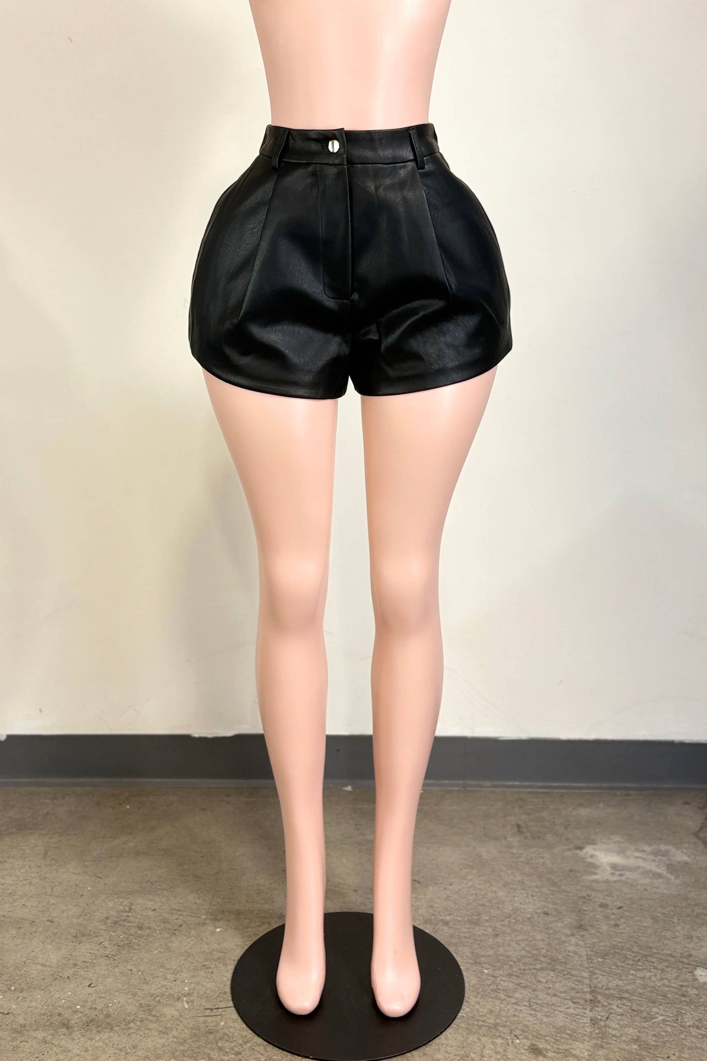 Rider's Edge Faux Leather Set - shorts, detail view