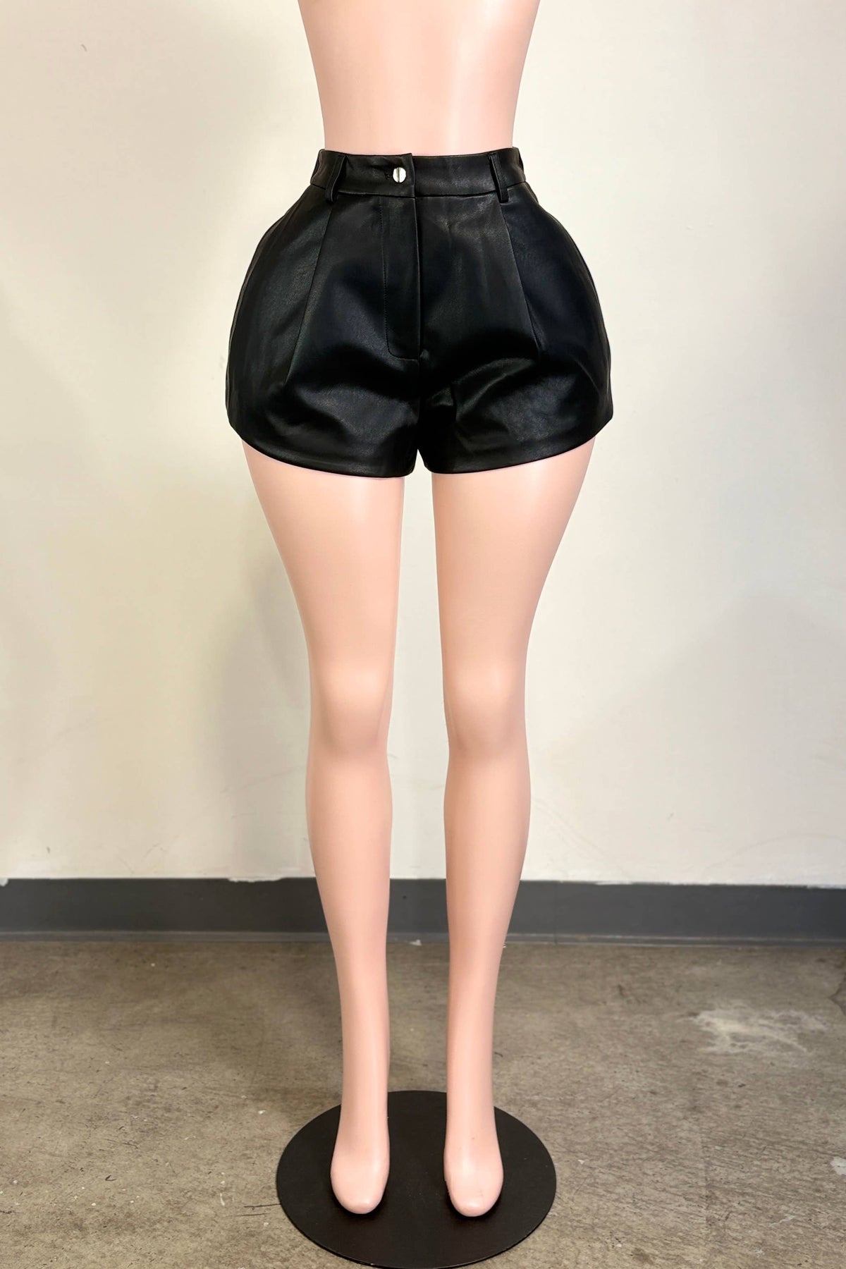 Rider's Edge Faux Leather Set - shorts, detail view